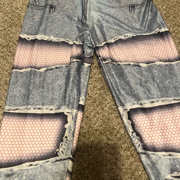 New and Never Worn Stretchy Yoga Ripped Denim Leggings Size L - Picture 8 of 9